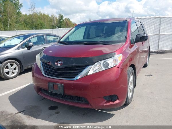 2013 TOYOTA SIENNA LE 8 PASSENGER