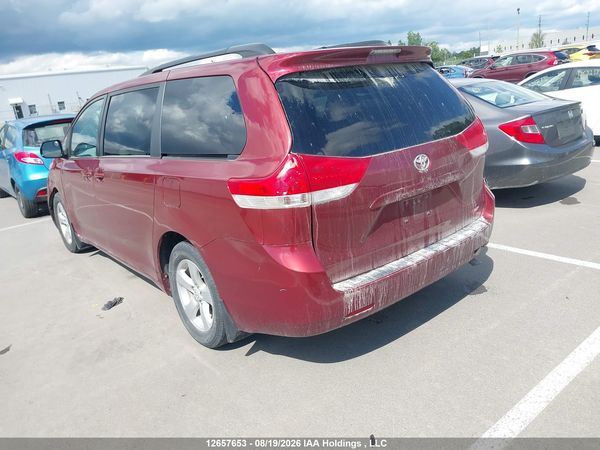 2013 TOYOTA SIENNA LE 8 PASSENGER