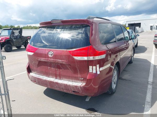 2013 TOYOTA SIENNA LE 8 PASSENGER