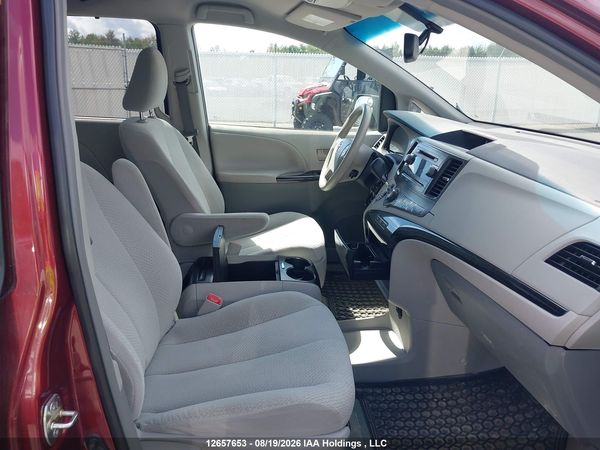 2013 TOYOTA SIENNA LE 8 PASSENGER