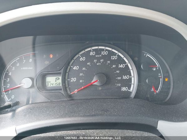 2013 TOYOTA SIENNA LE 8 PASSENGER
