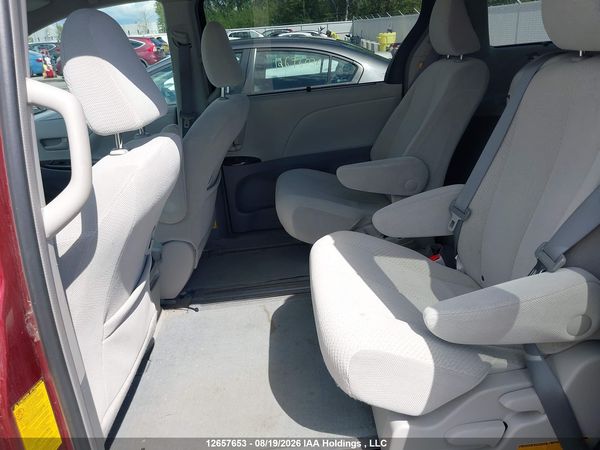 2013 TOYOTA SIENNA LE 8 PASSENGER