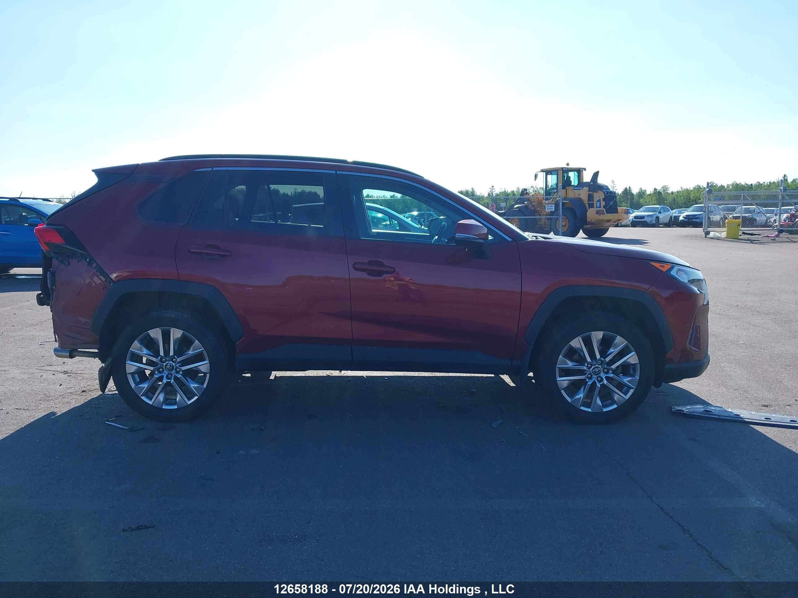 2020 TOYOTA RAV4 XLE