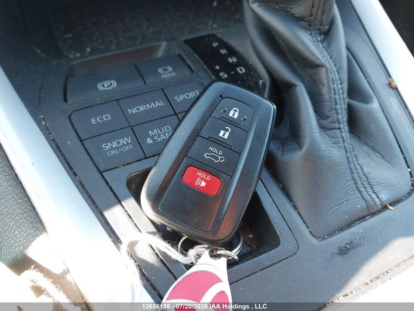 2020 TOYOTA RAV4 XLE