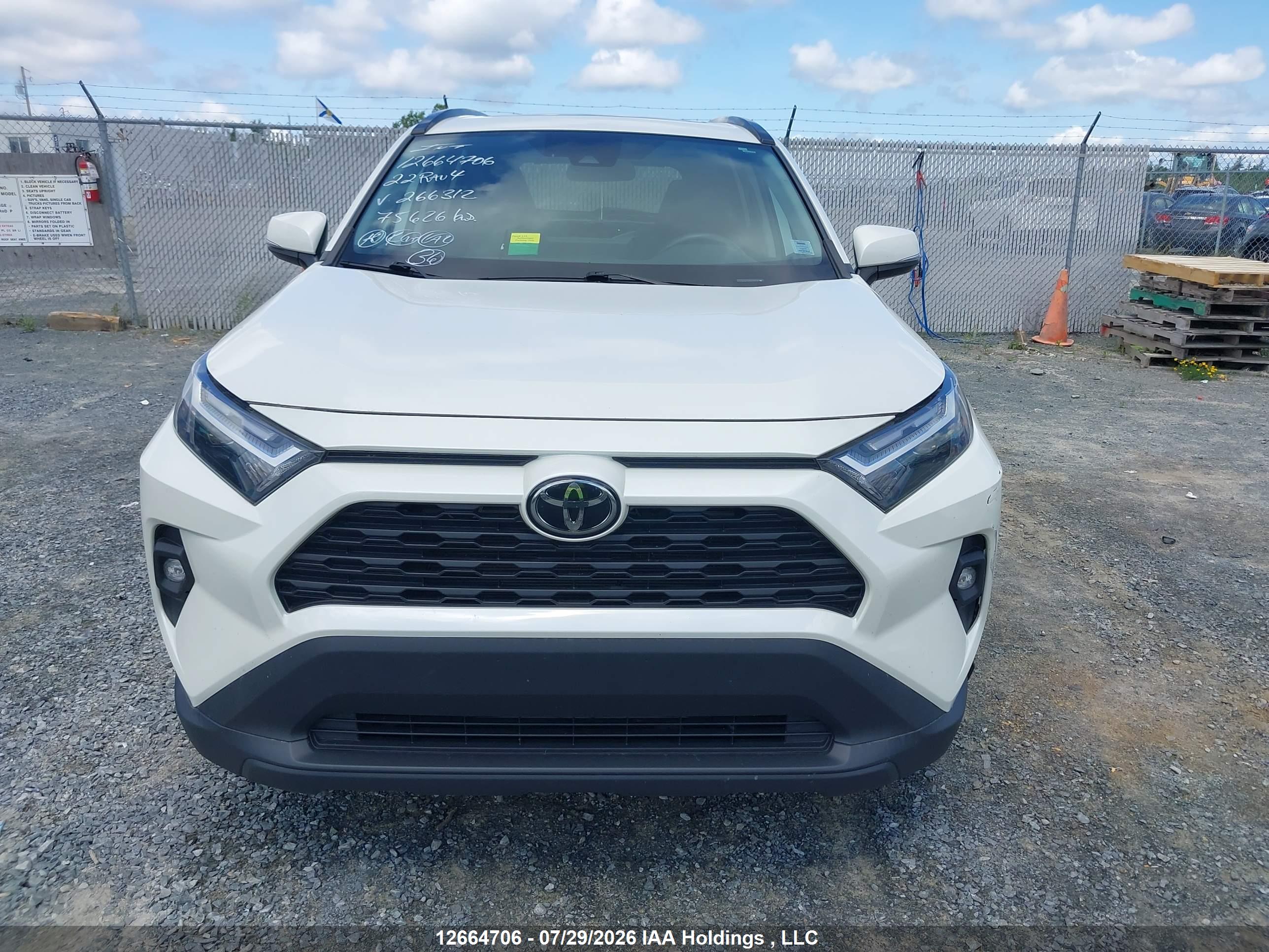 2022 TOYOTA RAV4 XLE
