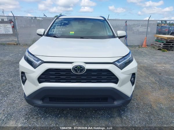2022 TOYOTA RAV4 XLE