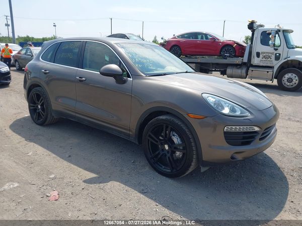 2014 PORSCHE CAYENNE S