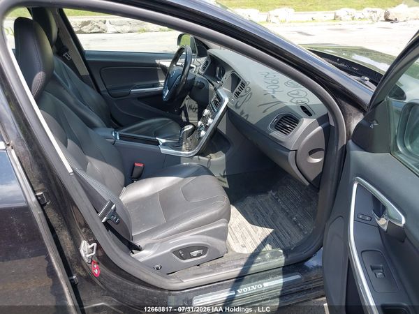 2016 VOLVO S60