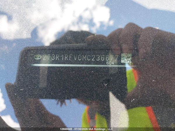 2021 TOYOTA RAV4 XLE/XLE PREMIUM — I18