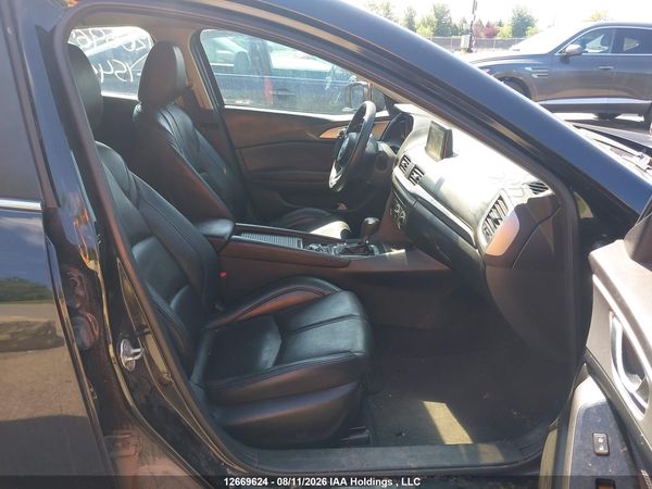 2017 MAZDA MAZDA3 SE