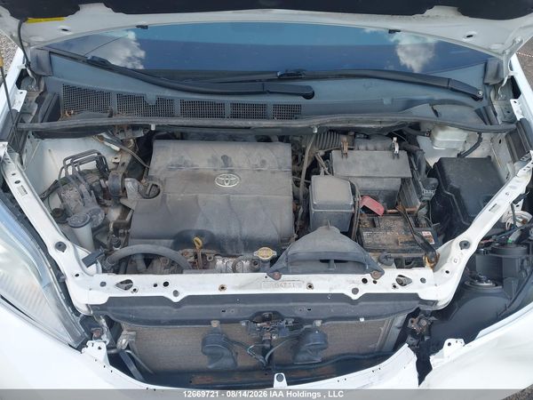 2013 TOYOTA SIENNA LE