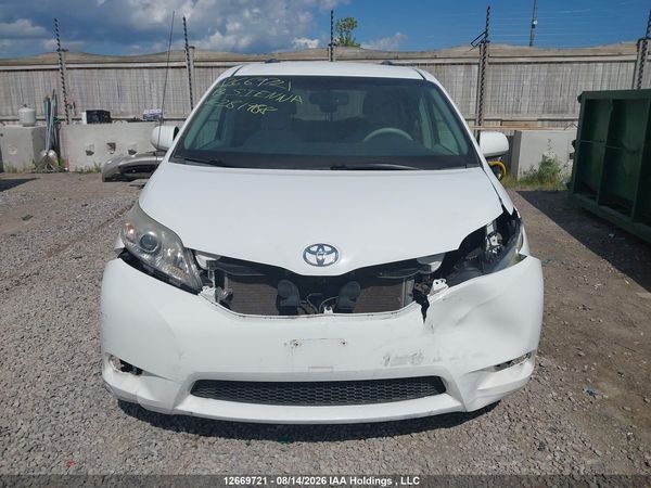 2013 TOYOTA SIENNA LE
