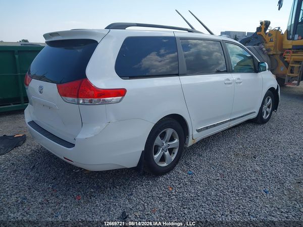2013 TOYOTA SIENNA LE