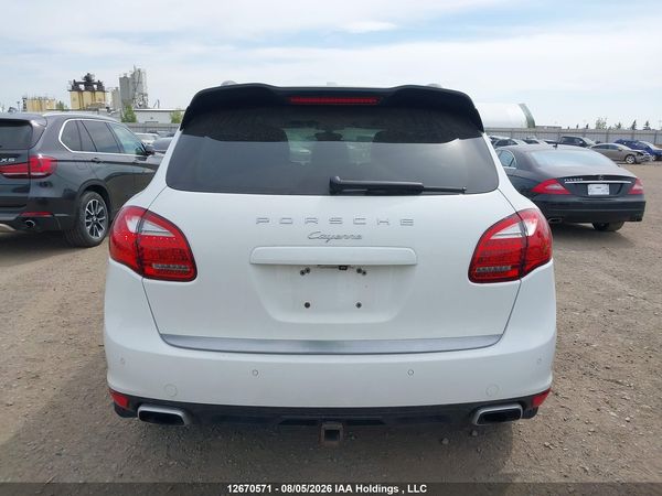 2013 PORSCHE CAYENNE