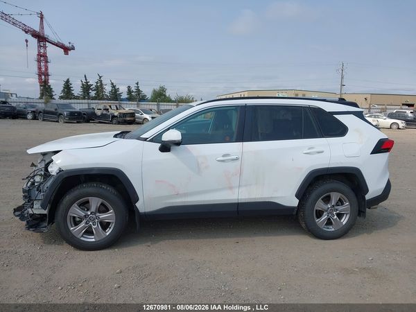 2022 TOYOTA RAV4 XLE