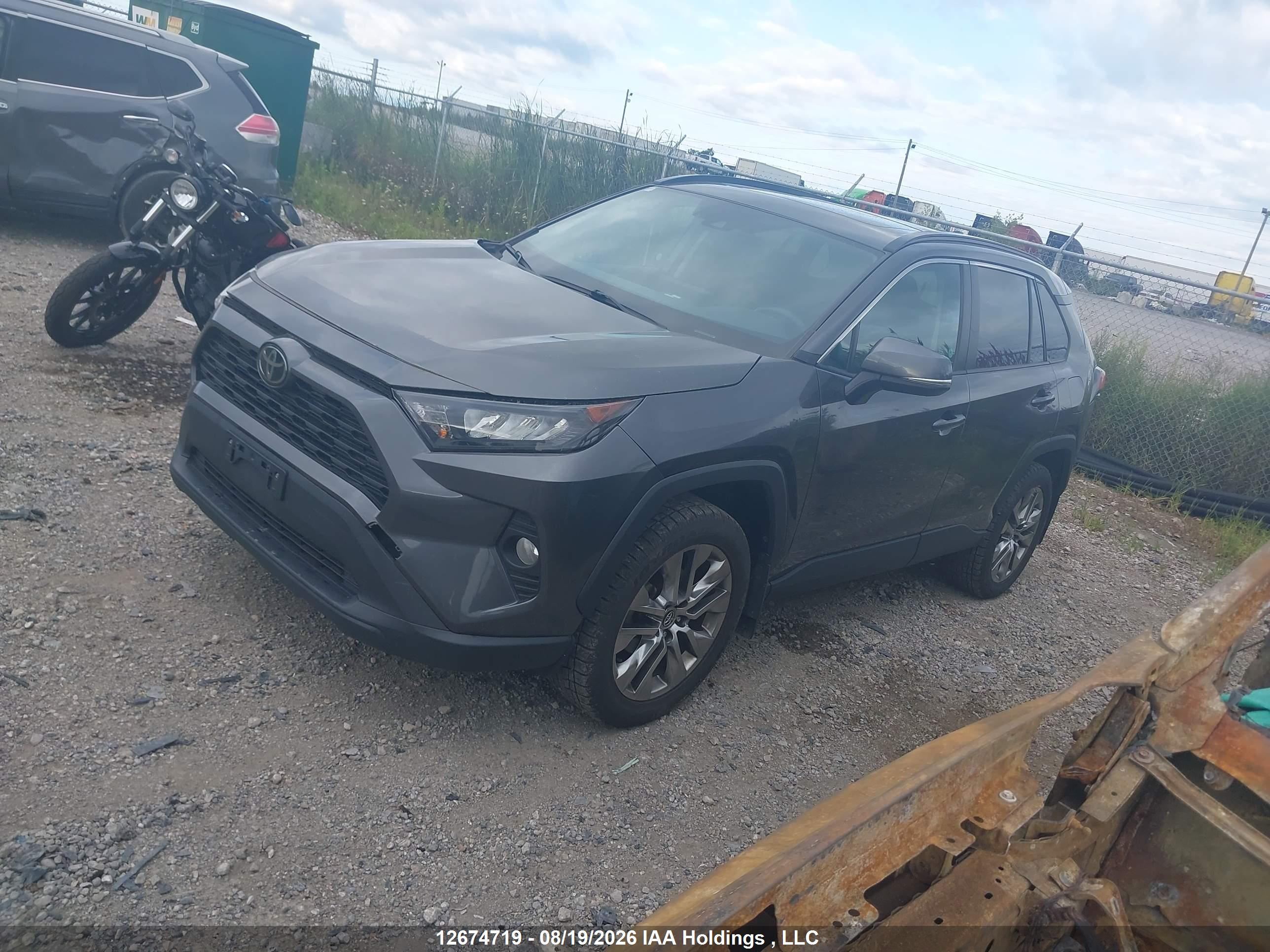 2020 TOYOTA RAV4 XLE