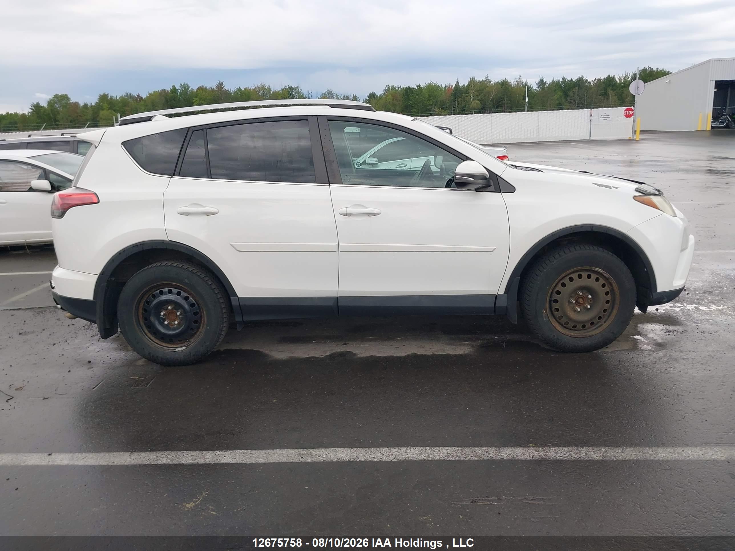 2016 TOYOTA RAV4 XLE