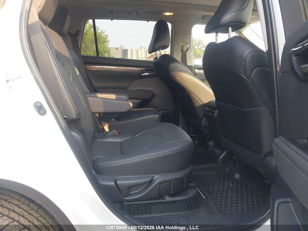 2026 TOYOTA HIGHLANDER — I8