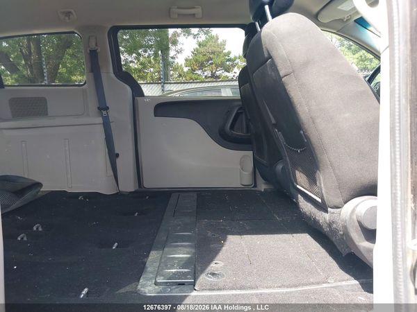2015 DODGE GRAND CARAVAN SE — I8