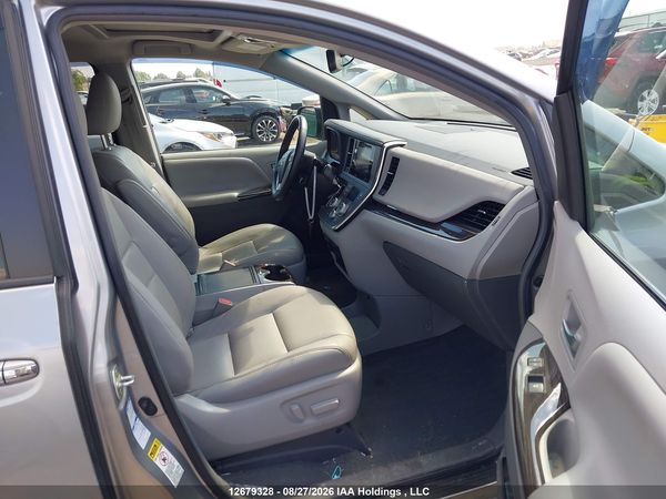 2017 TOYOTA SIENNA XLE 7 PASSENGER