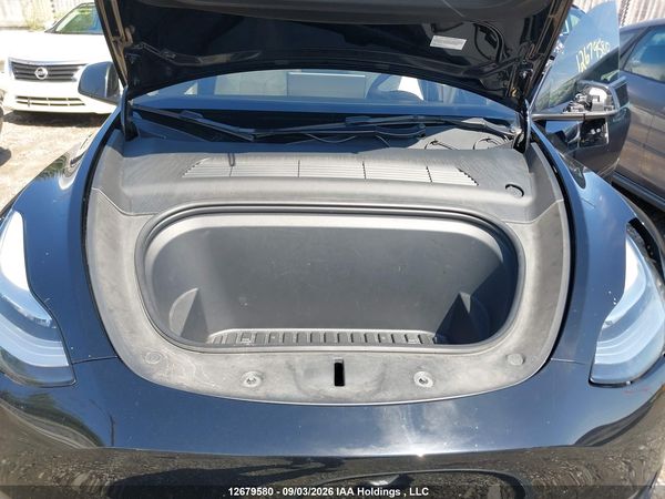 2022 TESLA MODEL Y LONG RANGE — I10