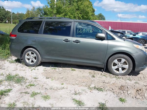 2013 TOYOTA SIENNA V6 7 PASSENGER