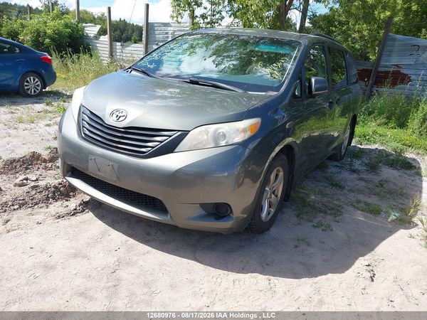 2013 TOYOTA SIENNA V6 7 PASSENGER