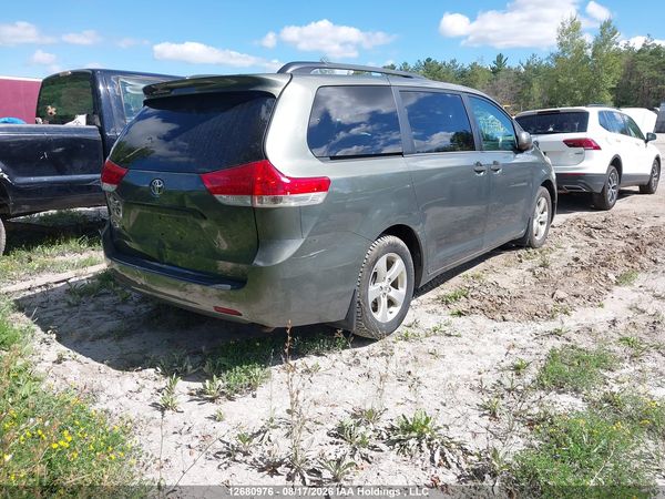 2013 TOYOTA SIENNA V6 7 PASSENGER