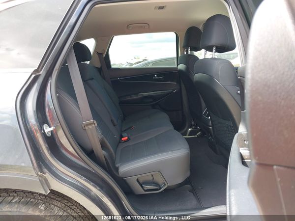 2017 KIA SORENTO L, LX