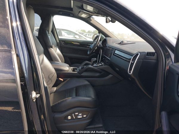 2019 PORSCHE CAYENNE
