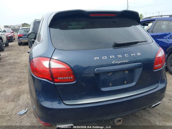 2014 PORSCHE CAYENNE — I16