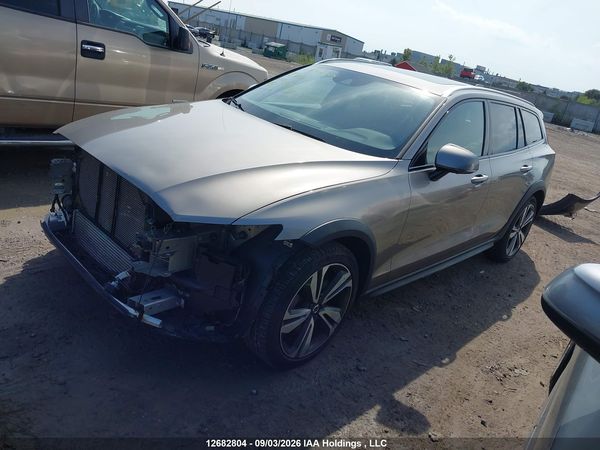2019 VOLVO V60 CROSS COUNTRY — I2
