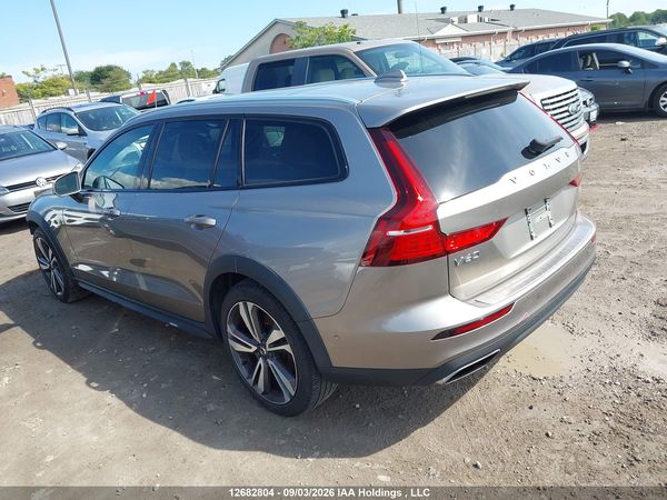 2019 VOLVO V60 CROSS COUNTRY T5 MOMENTUM — I3