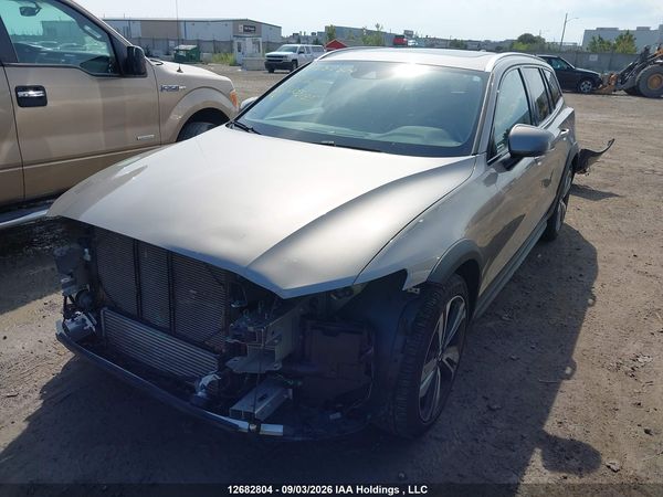 2019 VOLVO V60 CROSS COUNTRY T5 MOMENTUM — I6