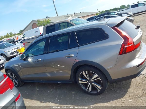 2019 VOLVO V60 CROSS COUNTRY T5 MOMENTUM — I15