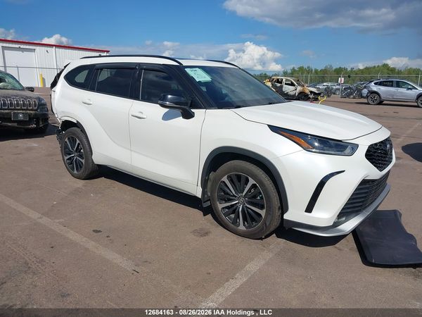 2021 TOYOTA HIGHLANDER XSE