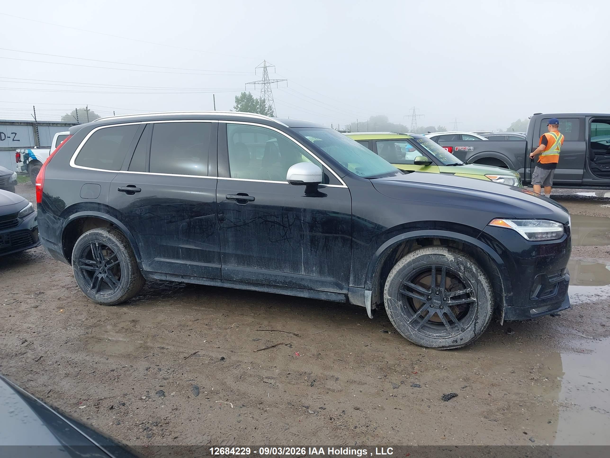 2016 VOLVO XC90 T6 R-DESIGN