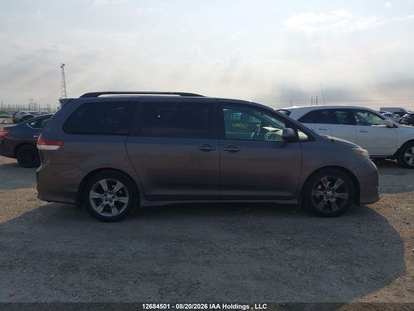 2012 TOYOTA SIENNA SE 8 PASSENGER