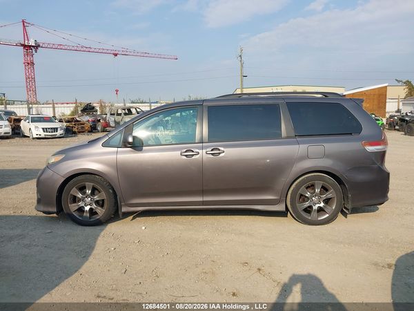 2012 TOYOTA SIENNA SE 8 PASSENGER