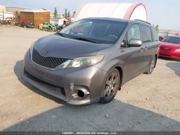 2012 TOYOTA SIENNA SE 8 PASSENGER