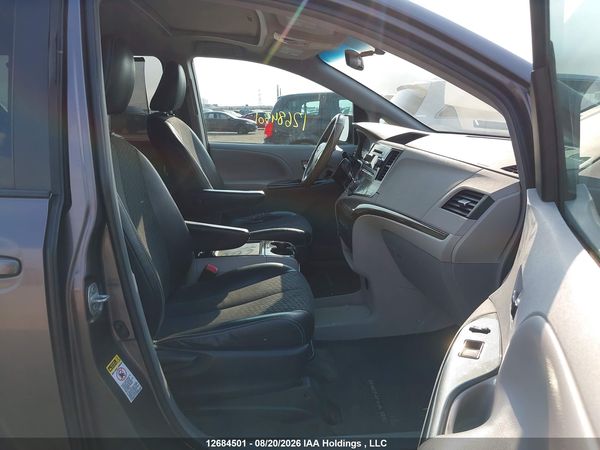 2012 TOYOTA SIENNA SE 8 PASSENGER
