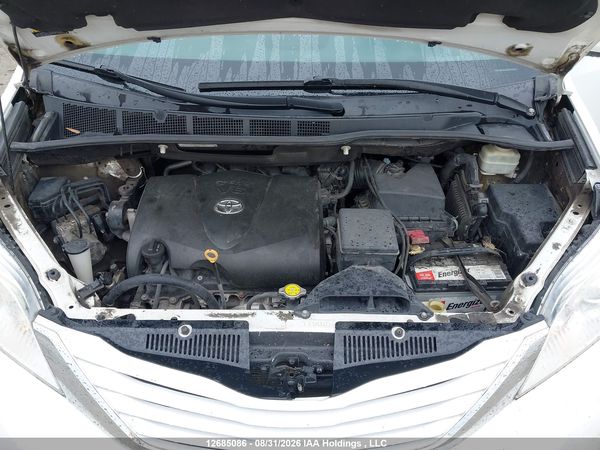 2017 TOYOTA SIENNA LE V6