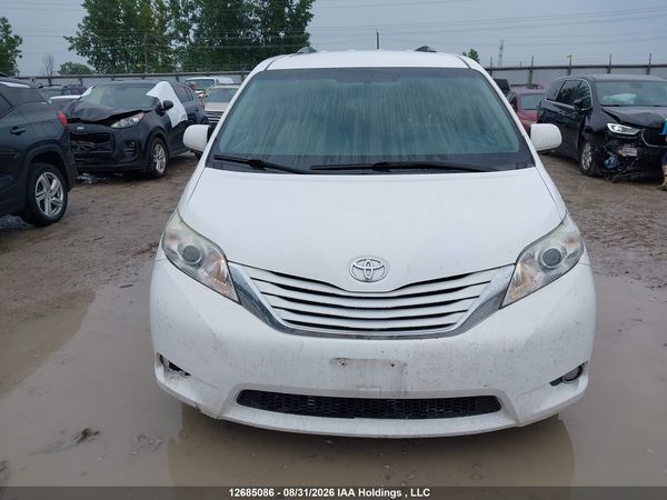 2017 TOYOTA SIENNA LE V6