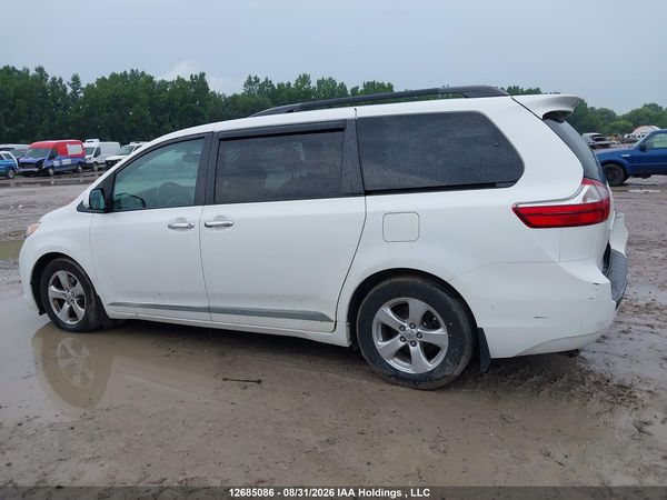 2017 TOYOTA SIENNA LE V6