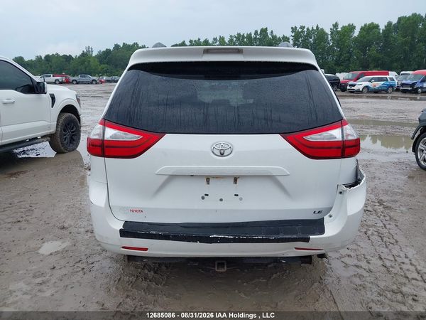 2017 TOYOTA SIENNA LE V6