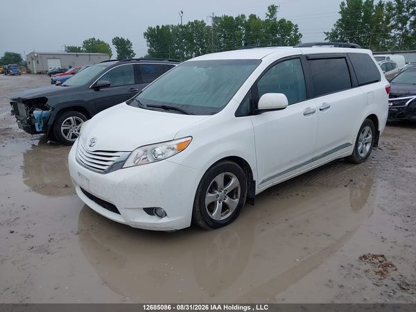 2017 TOYOTA SIENNA LE V6