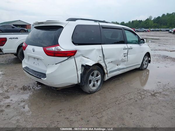 2017 TOYOTA SIENNA LE V6