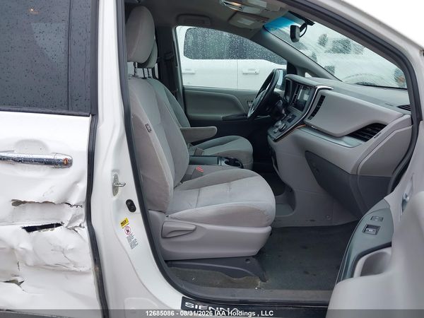 2017 TOYOTA SIENNA LE V6