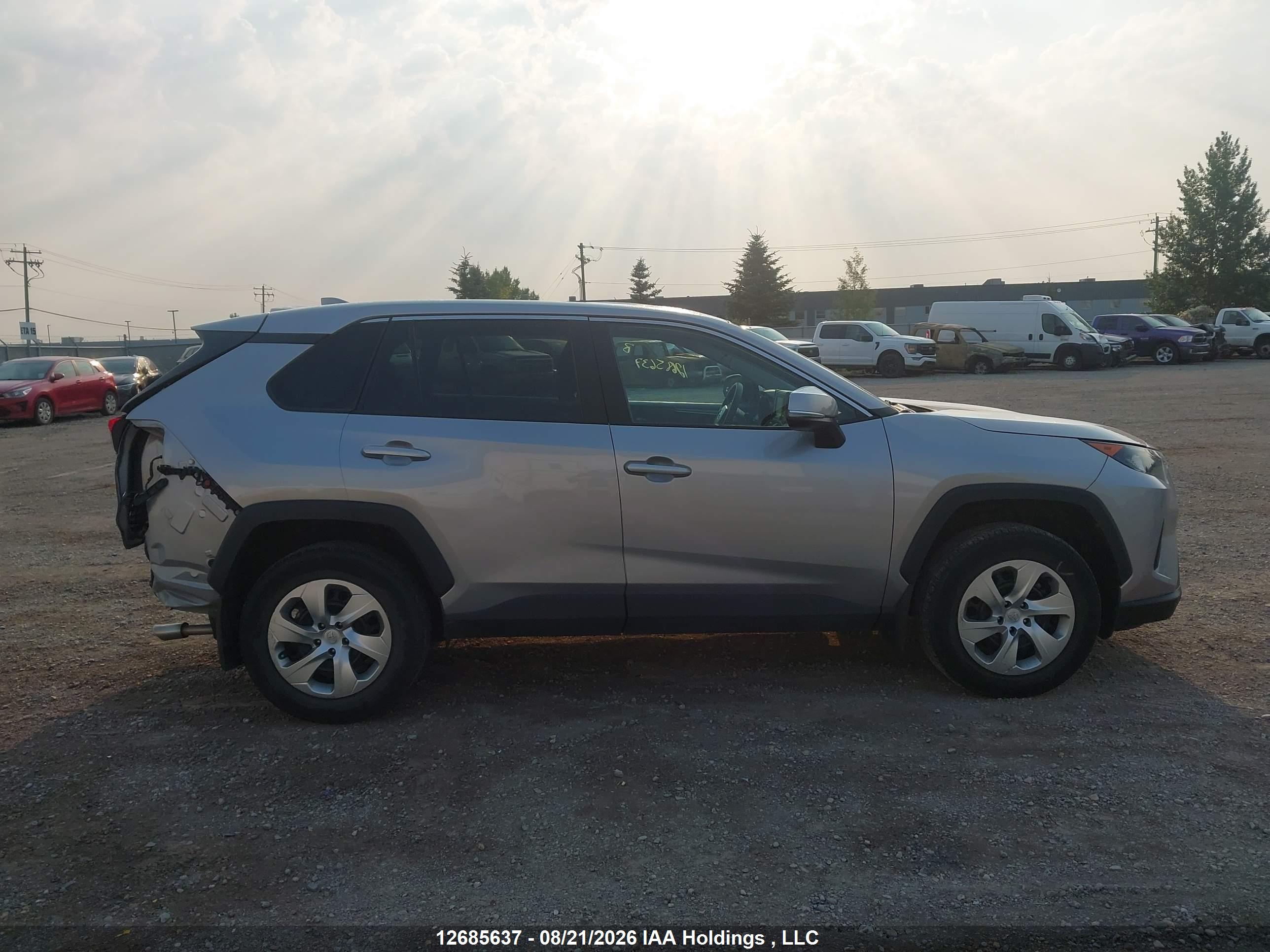 2022 TOYOTA RAV4 LE
