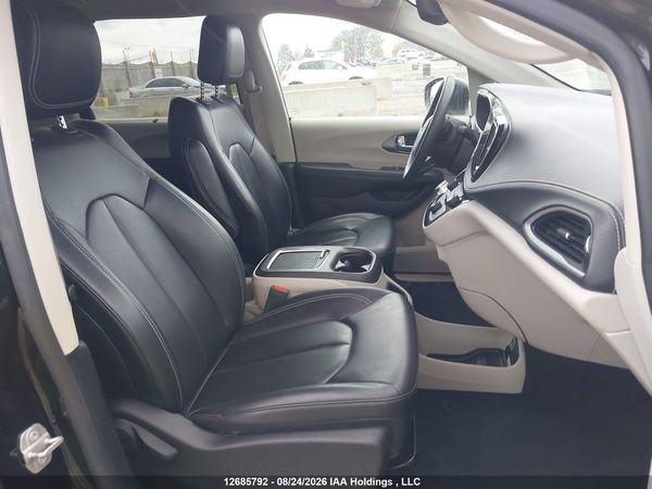 2023 CHRYSLER PACIFICA TOURING L — I5